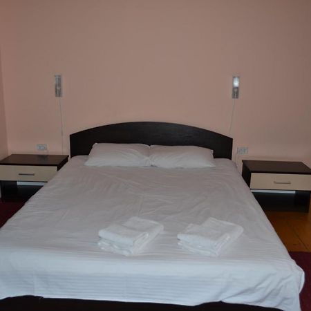 Art Hotel 체르니우치 외부 사진