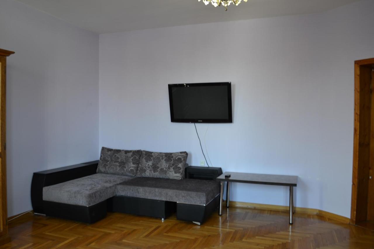Art Hotel 체르니우치 외부 사진
